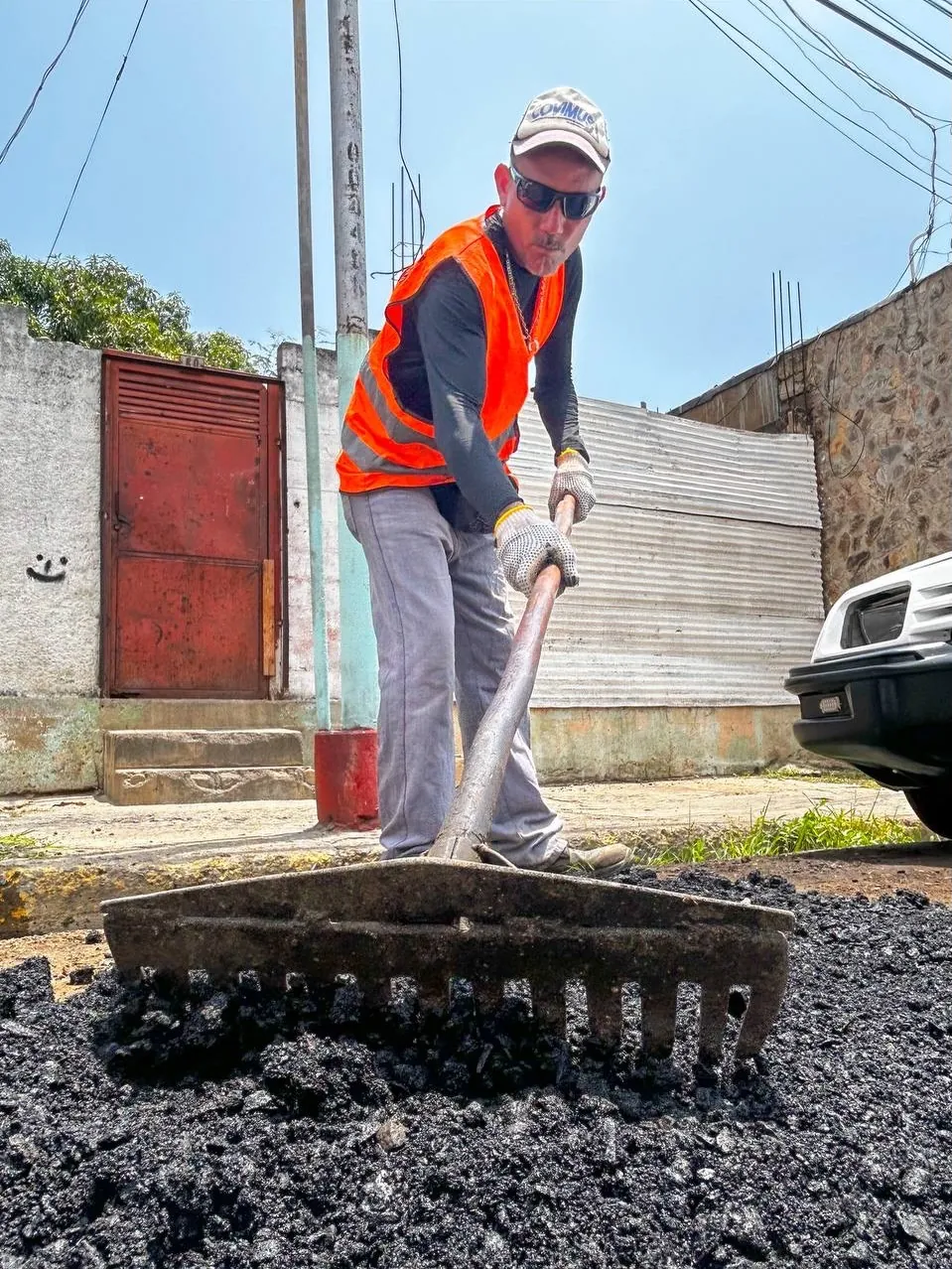 Bacheo con Asfalto Frío en el Sector Bella Vista